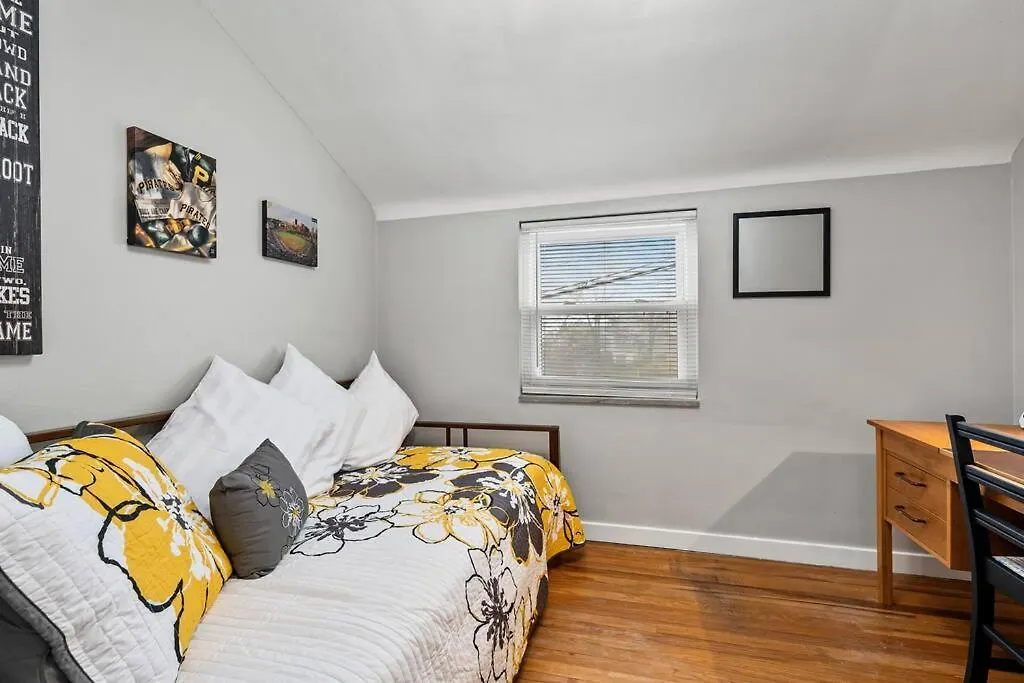 Prázdninový dům Open Floor Spacious Home, 15Min From Downtown, Private Garage, Kids Friendly Pittsburgh